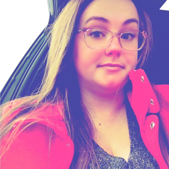 Meet your Posher, Heather - Picture 2 of 2